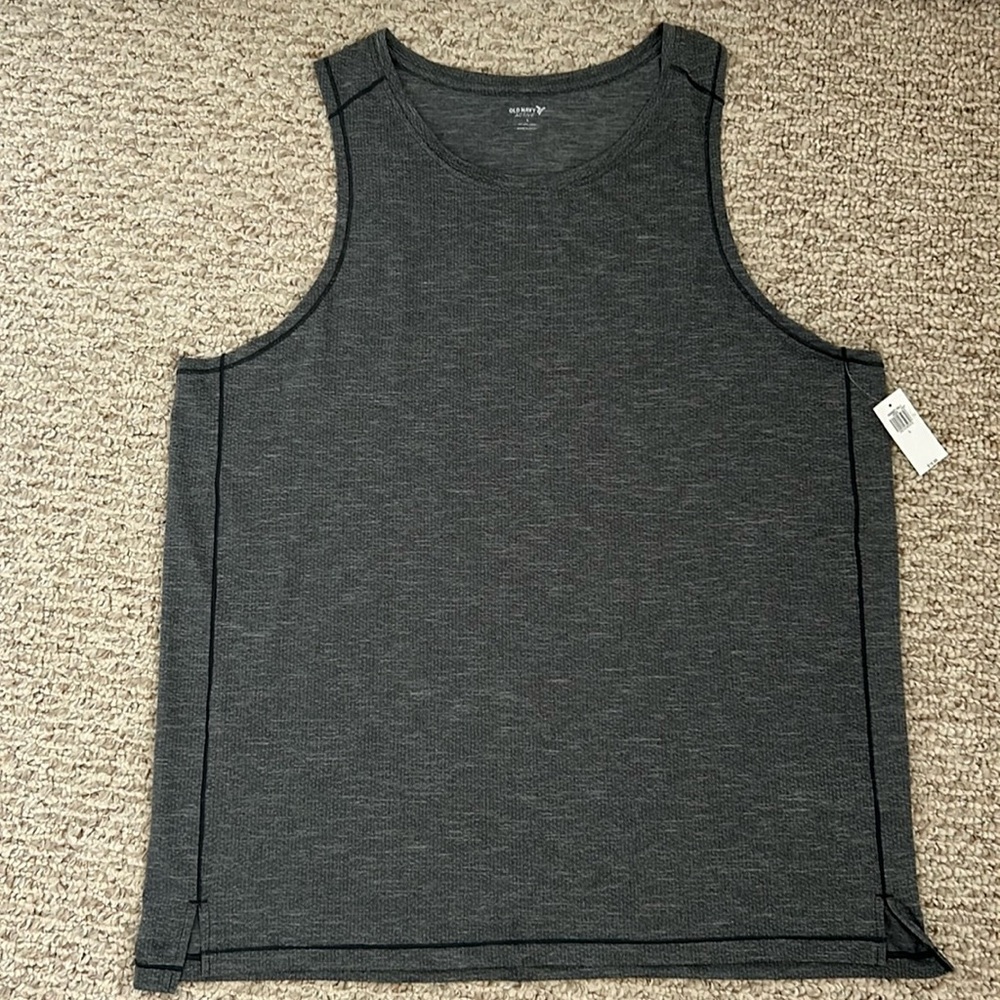 Performance vent tank top NWT